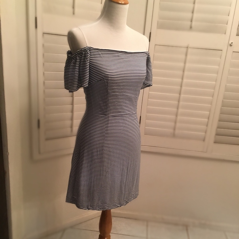 Beautiful new Bebe off the shoulder dress